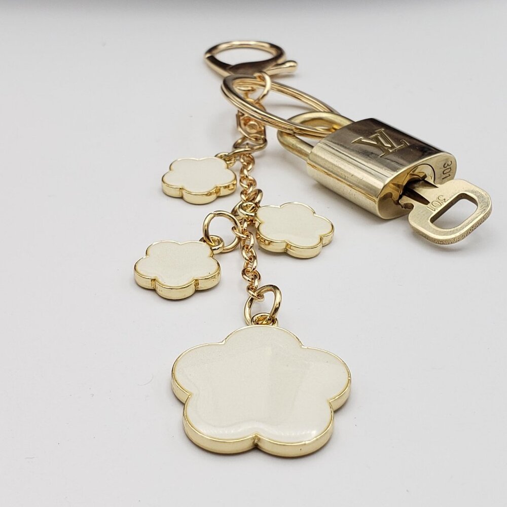Louis Vuitton Gold Lock & Key 🔑 Authentic LV Unbranded Flower Keychain Charm - Picture 5 of 16